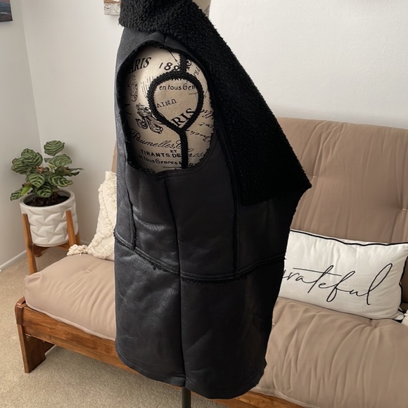 Black faux leather vest - Picture 5 of 9